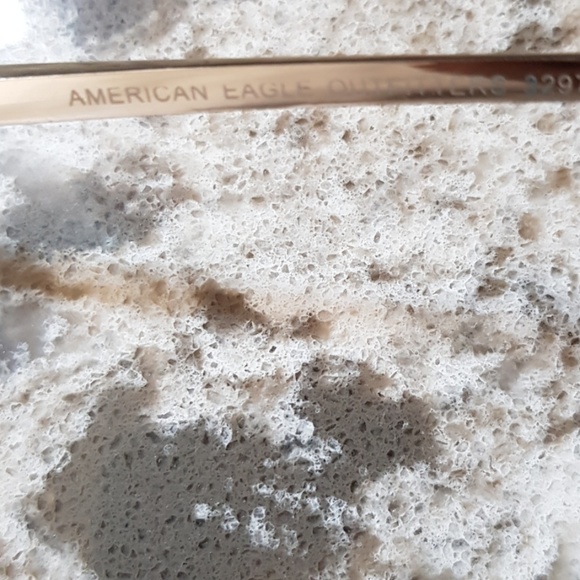 3 sunglasses, American Eagle, Guess and Quay - Picture 4 of 8